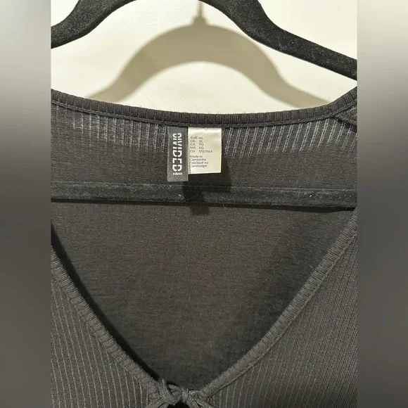 H&M - Ribbed Cardigan - Picture 2 of 3